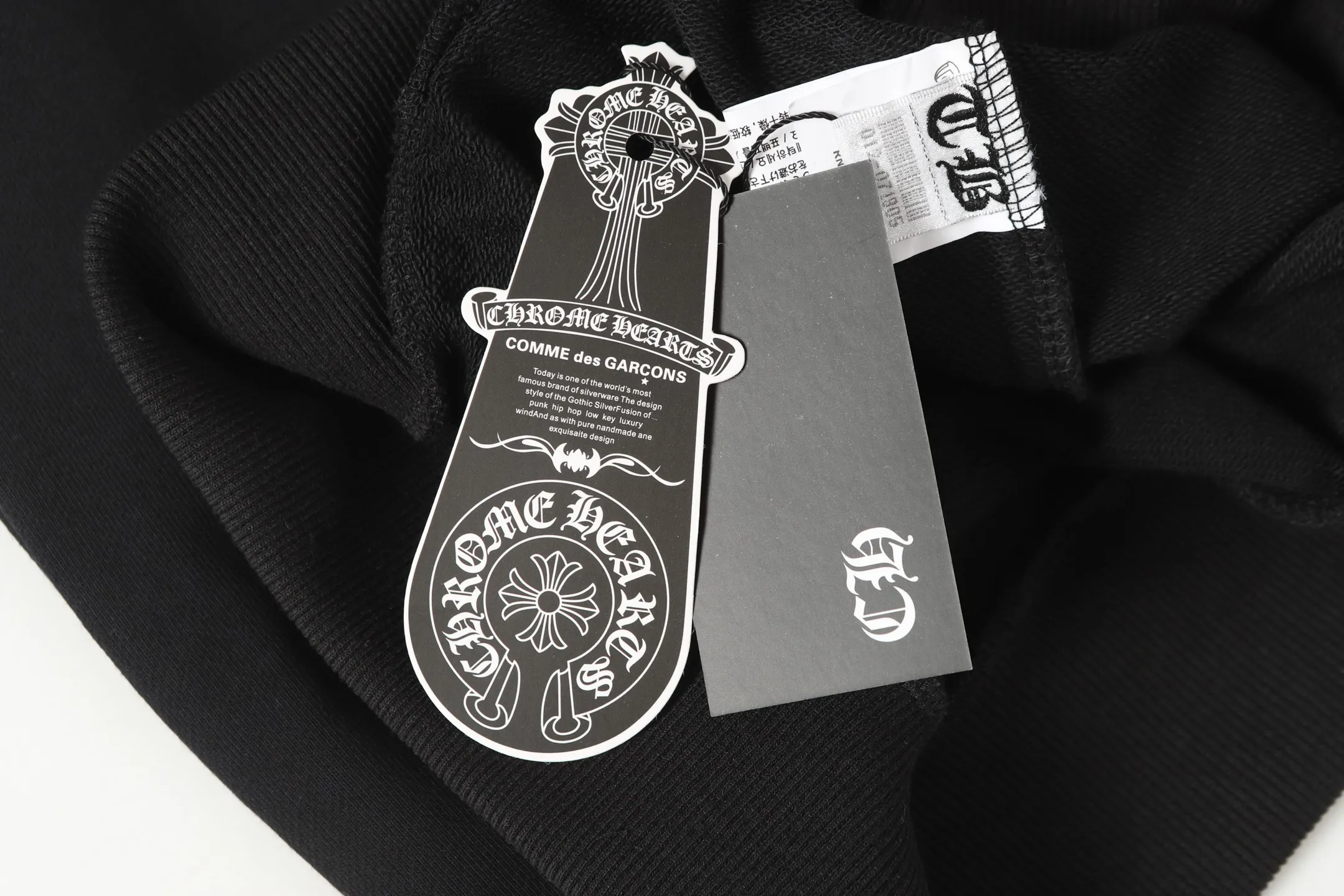P210 Round neck sweatshirt. Remember to note sweatshirt when ordering #Y2902 Cross-border running quantity model. Please do not place an order if you pursue perfection. -Chrome Hearts/Chrome Hearts 23ss Sanskrit printed popular round neck sweatshirt -High weight, high density and high quality. The wool is soft, delicate and skin-friendly. Soft and silky to the touch. Excellent warmth and skin-friendliness. -Colour: black white -Size: S M L XL